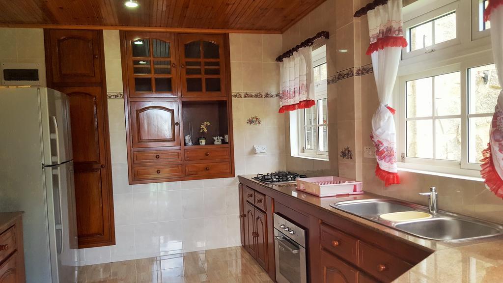 Hibiscus House Seychelles Self Catering Apartment Victoria Exterior photo